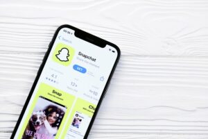 Comment les fonctionnalités de Snapchat + influencent-elles le comportement utilisateur ?