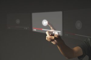 SEO YouTube avancé : comment structurer ses métadonnées pour capter le trafic longue traîne ?