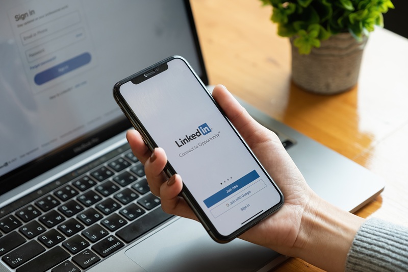 LinkedIn gratuit ou LinkedIn Premium : lequel choisir ?